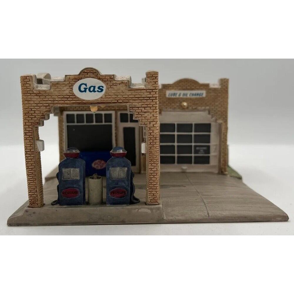 Hallmark Hometown America‎ Remembers Service Station 1988 U246